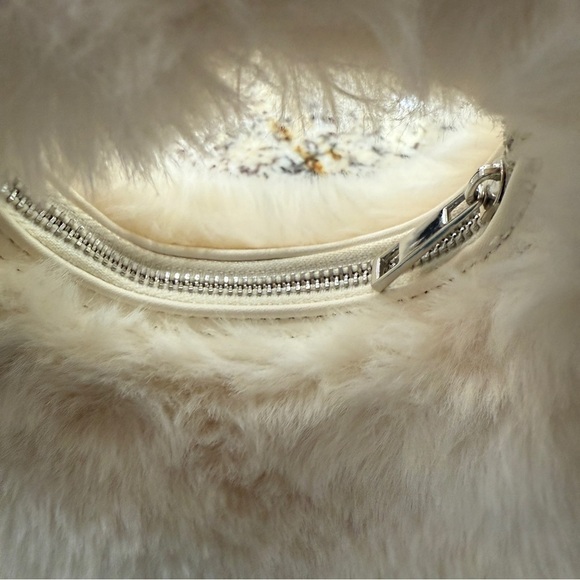 Forever 21 Chic Faux Fur Handbag in Off White - Picture 4 of 5